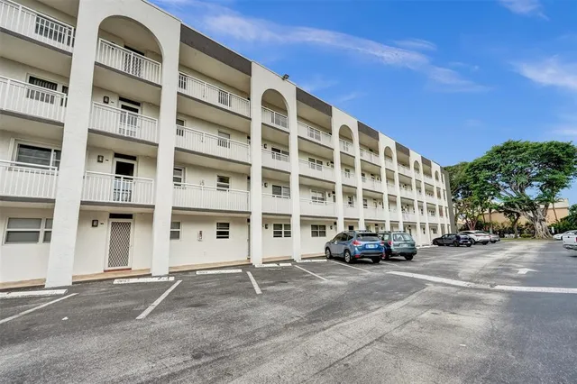 $2,600 | 1541 South Ocean Boulevard, Unit 309, Lauderdale-by-the-Sea, FL 33062