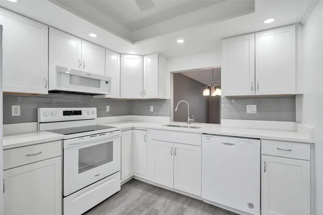 $2,600 | 1541 South Ocean Boulevard, Unit 309, Lauderdale-by-the-Sea, FL 33062