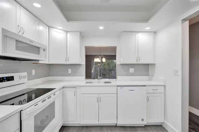 $2,600 | 1541 South Ocean Boulevard, Unit 309, Lauderdale-by-the-Sea, FL 33062