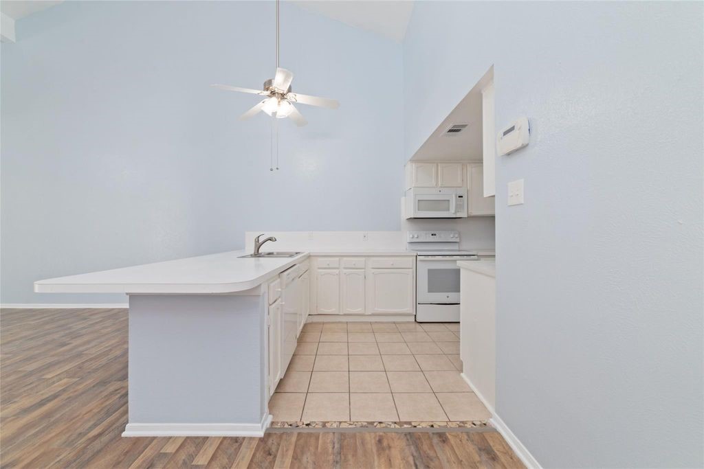 17 April Point Drive North Conroe, TX 77356 - Photo 11 of 24