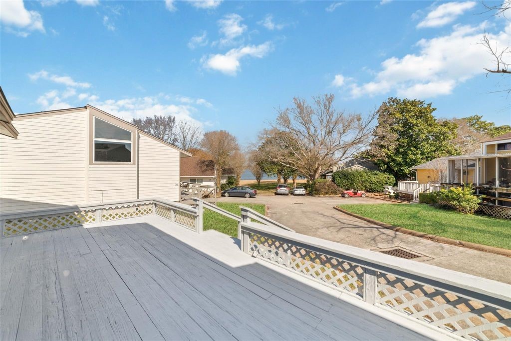 17 April Point Drive North Conroe, TX 77356 - Photo 4 of 24