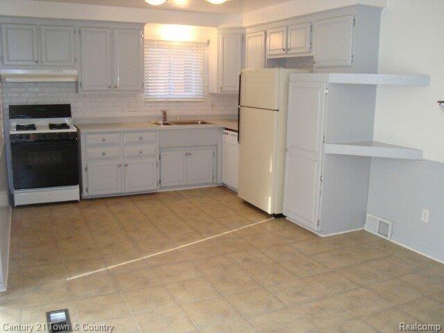 Spacious Kitchen