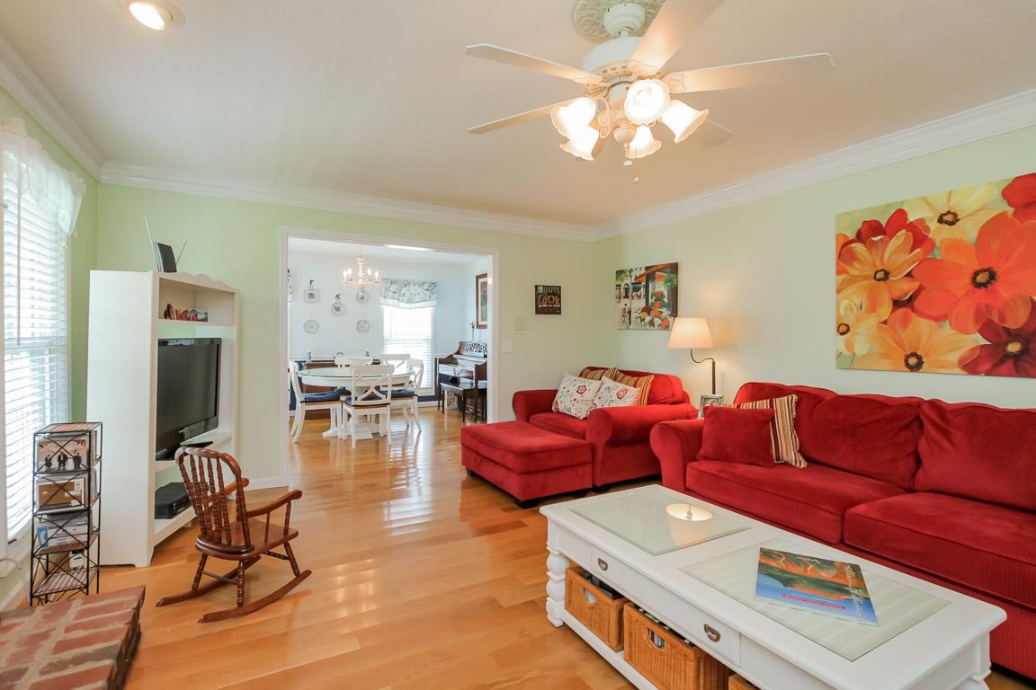 283 Lee Road Cottontown, TN 37048 - Photo 4 of 29 a living room with furniture and a flat screen tv