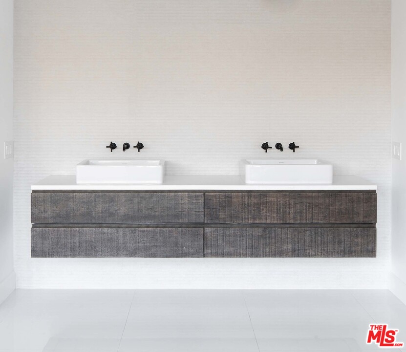 3170 Santa Maria Road Topanga, CA 90290 - Photo 39 of 60 a view of room