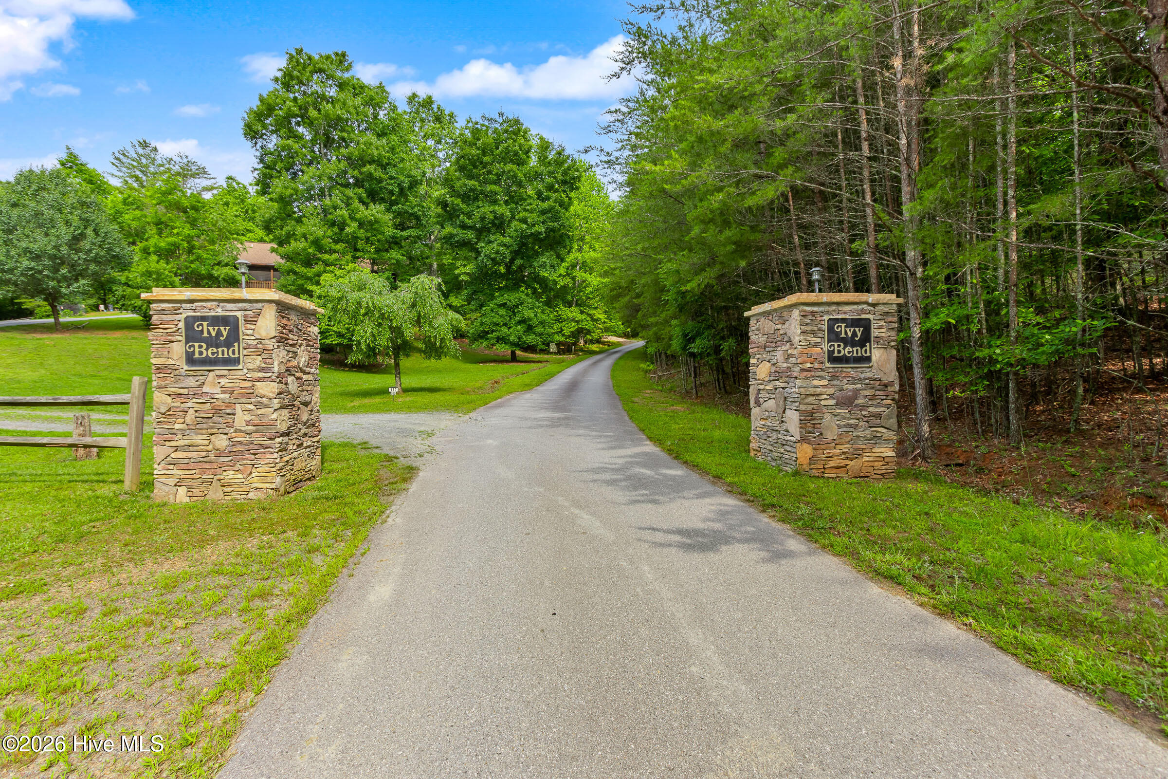 1070 Burger Road Murphy, NC 28906 - Photo 3 of 55 Neighborhood Entrance