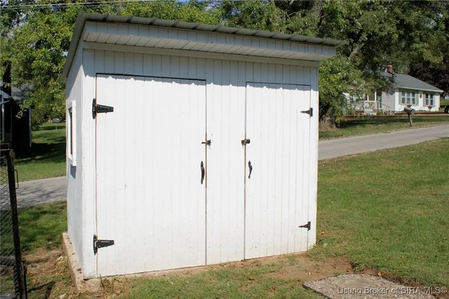 $192,000 | 207 E Street Northwest, Depauw, IN 47115