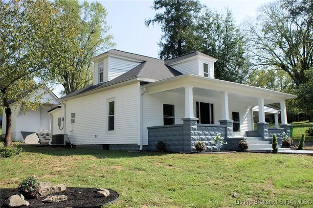 $192,000 | 207 E Street Northwest, Depauw, IN 47115