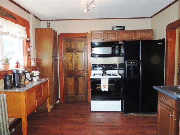 52 Fresno Street Springfield, MA 01104 - Photo 9 of 21