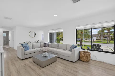 $1,250,000 | 2917 Northeast 35th Court, Lighthouse Point, FL 33064