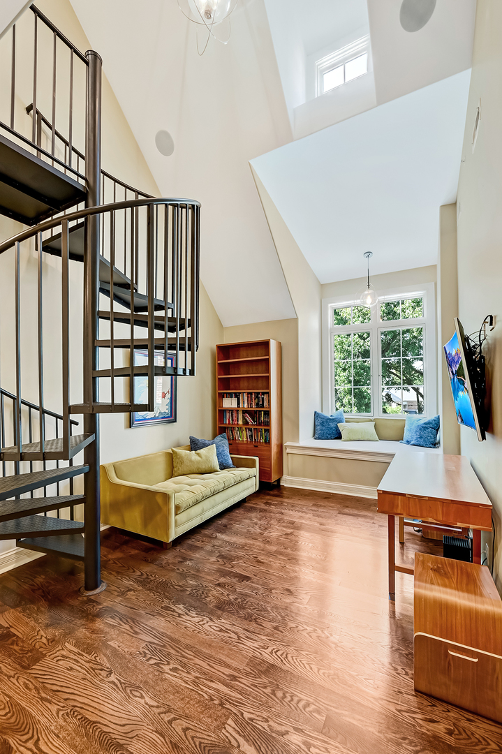 4736 Grand Avenue Western Springs, IL 60558 - Photo 38 of 69 a living room with furniture and a large window