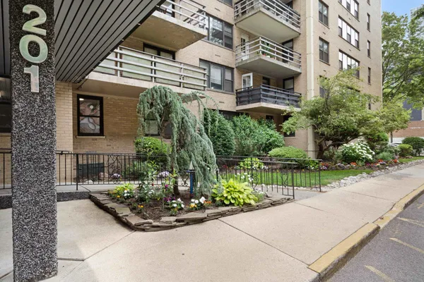 $2,600 | 201 St Pauls Avenue, Unit 1J, Jersey City, NJ 07306