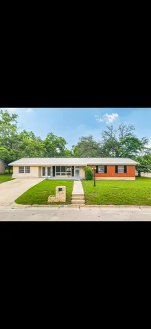 $2,100 | 13 Perkins Street, Lampasas, TX 76550