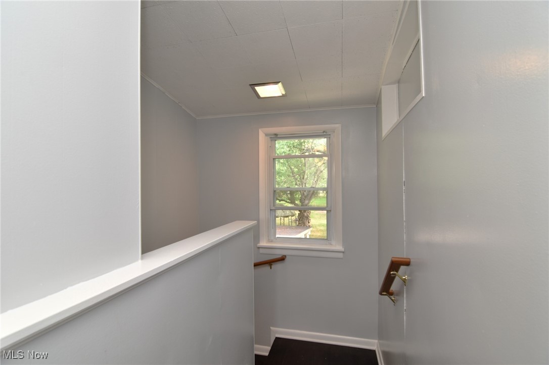 1683 Sunview Road Cleveland, OH 44124 - Photo 22 of 35