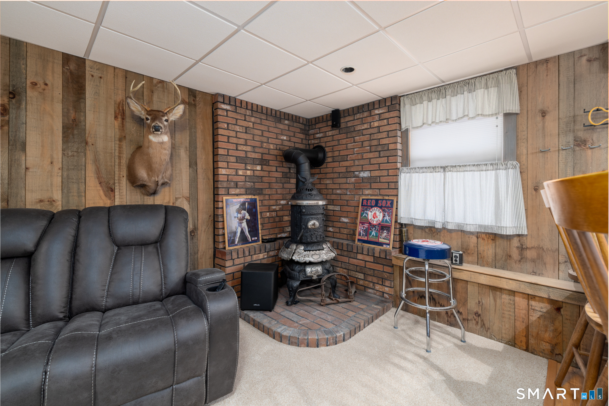 40 November Lane Southington, CT 06479 - Photo 23 of 33 a living room with furniture and a window