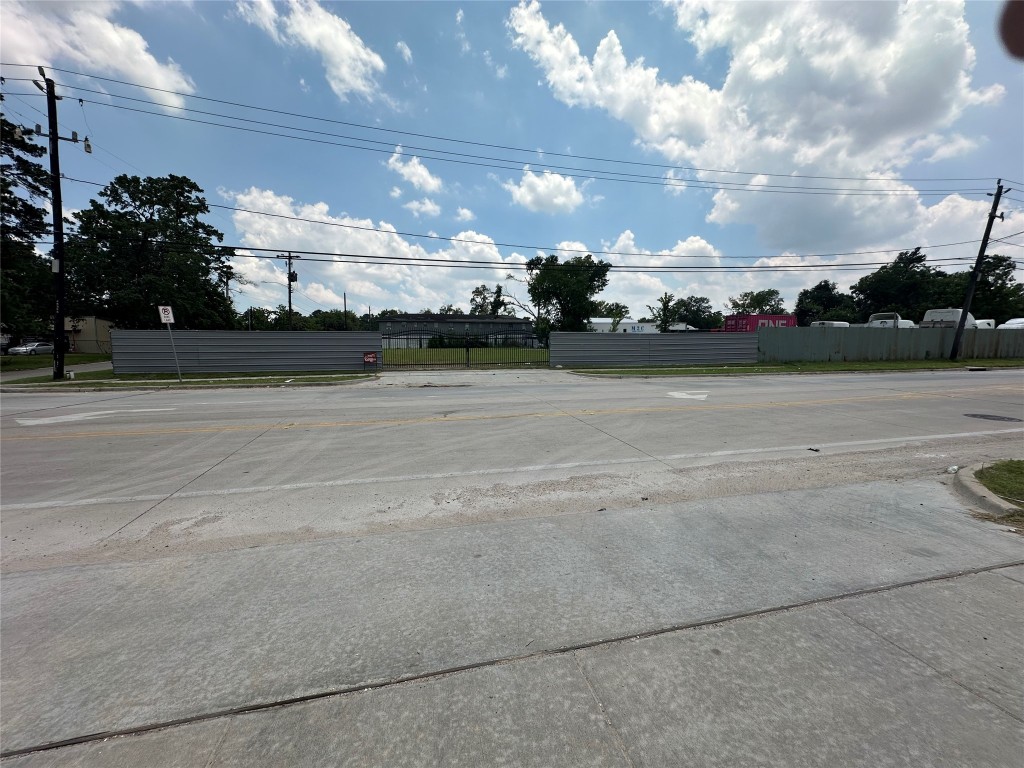 6514 Laura Koppe Road Houston, TX 77016 - Photo 3 of 6