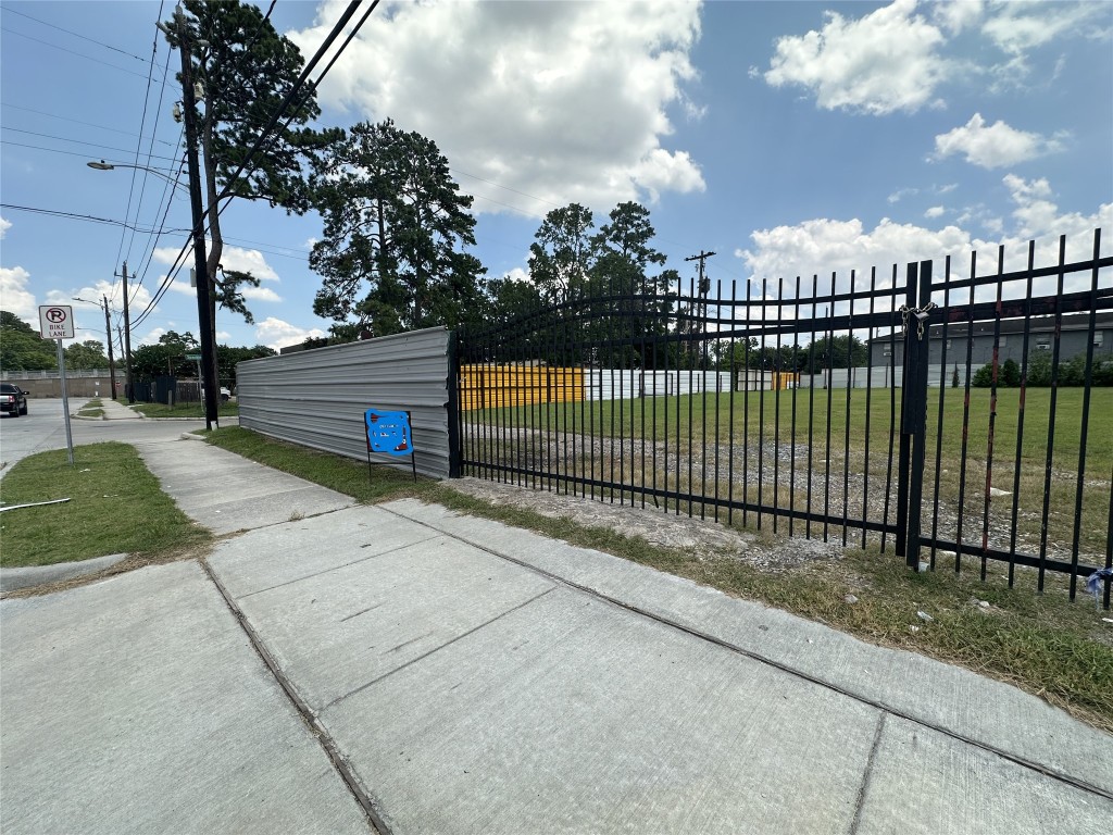 6514 Laura Koppe Road Houston, TX 77016 - Photo 4 of 6 a view of a wrought fence