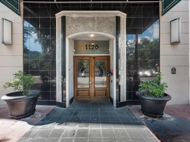 $336,500 | 1120 Texas Street, Unit 4B, Houston, TX 77002