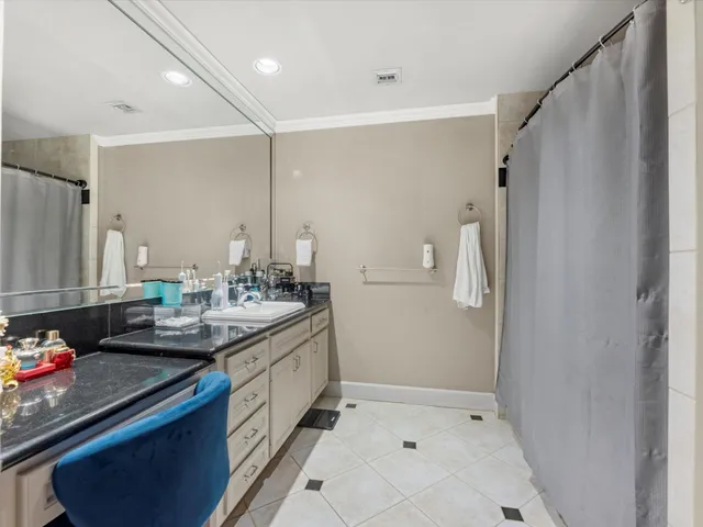 $336,500 | 1120 Texas Street, Unit 4B, Houston, TX 77002