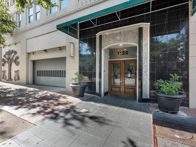 $336,500 | 1120 Texas Street, Unit 4B, Houston, TX 77002