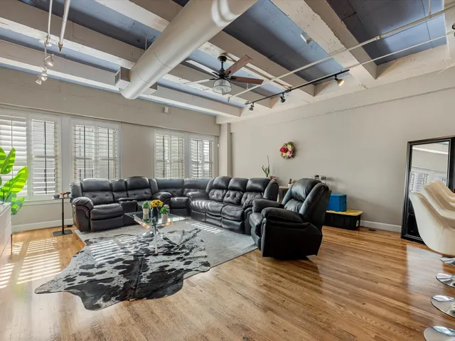 $336,500 | 1120 Texas Street, Unit 4B, Houston, TX 77002