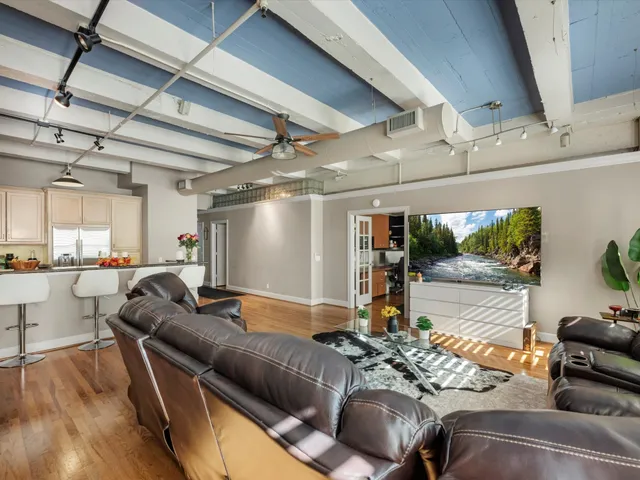 $336,500 | 1120 Texas Street, Unit 4B, Houston, TX 77002