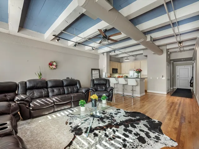 $336,500 | 1120 Texas Street, Unit 4B, Houston, TX 77002