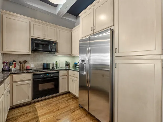 $336,500 | 1120 Texas Street, Unit 4B, Houston, TX 77002