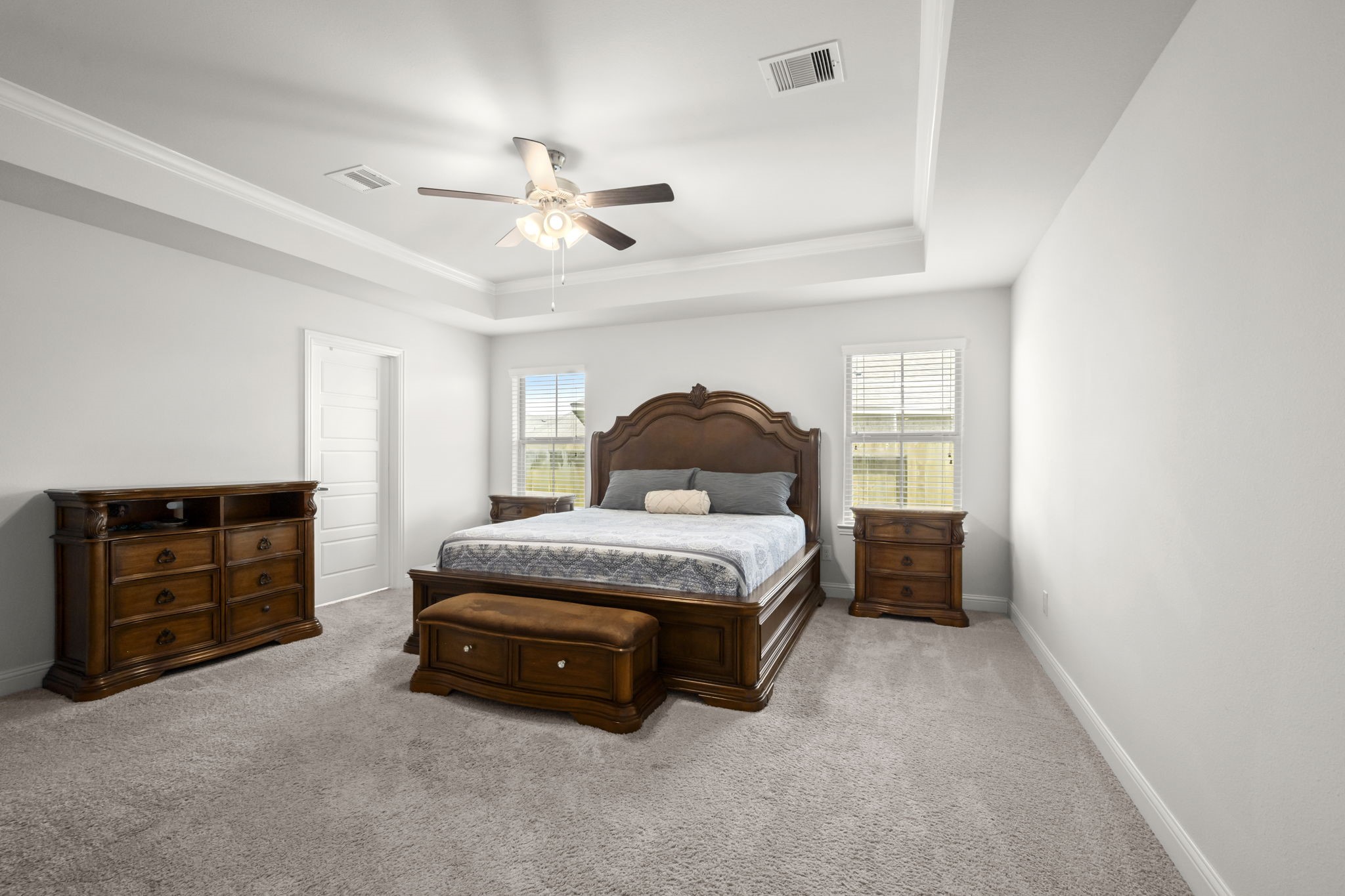 10203 Whitney Reach Drive Rosharon, TX 77583 - Photo 20 of 25 Primary Bedroom. Super Spacious with plenty of Natural Lighting! Trey celings!