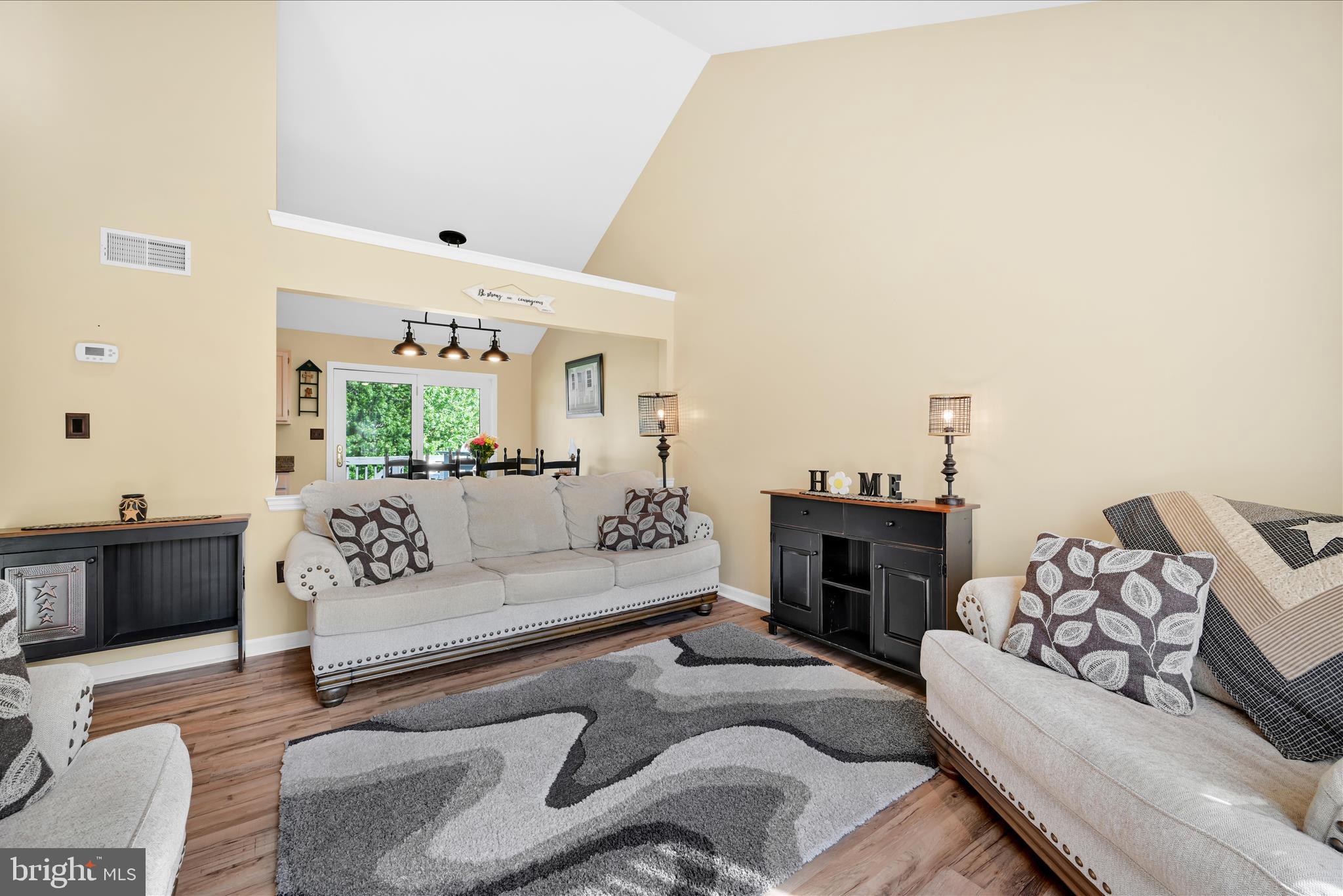 302 Grant Road Reinholds, PA 17569 - Photo 9 of 38 Living Area