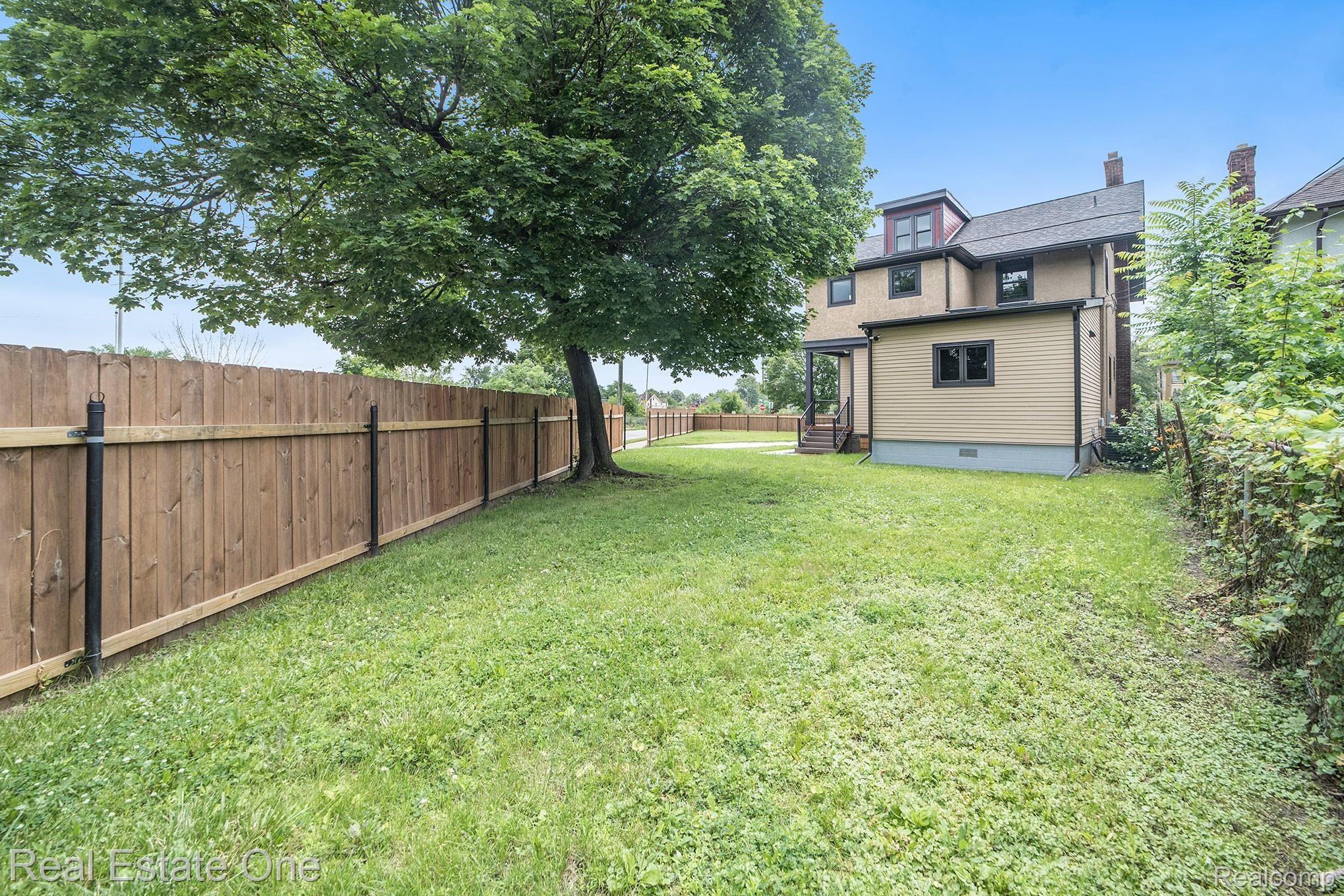 1166 Edison Street Detroit, MI 48202 - Photo 23 of 34 017A0784.jpg