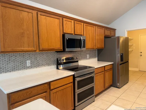 $2,100 | 11410 Fair Hollow Drive, San Antonio, TX 78249