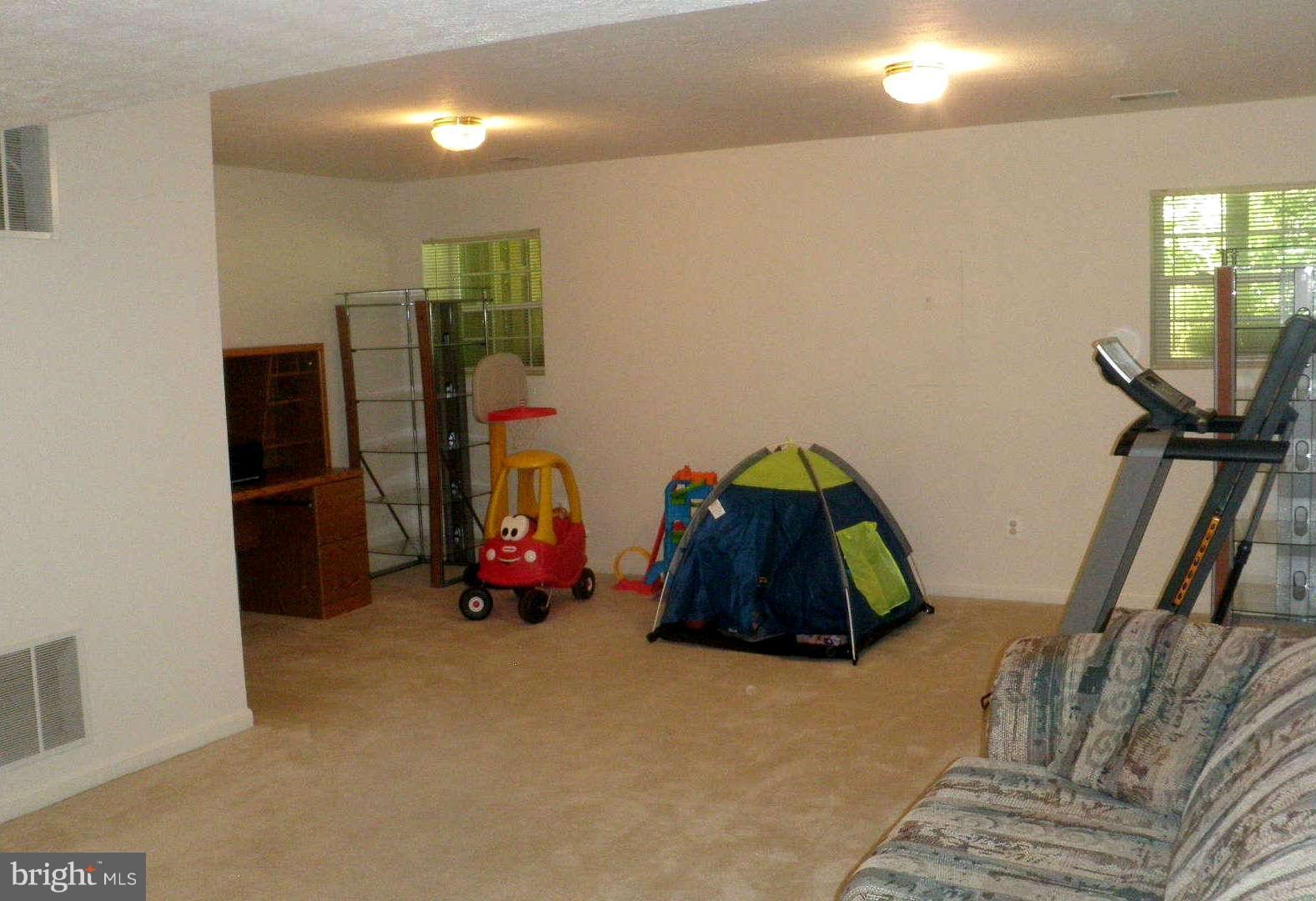 8231 Ramseur Place Manassas, VA 20109 - Photo 16 of 19 Family Room