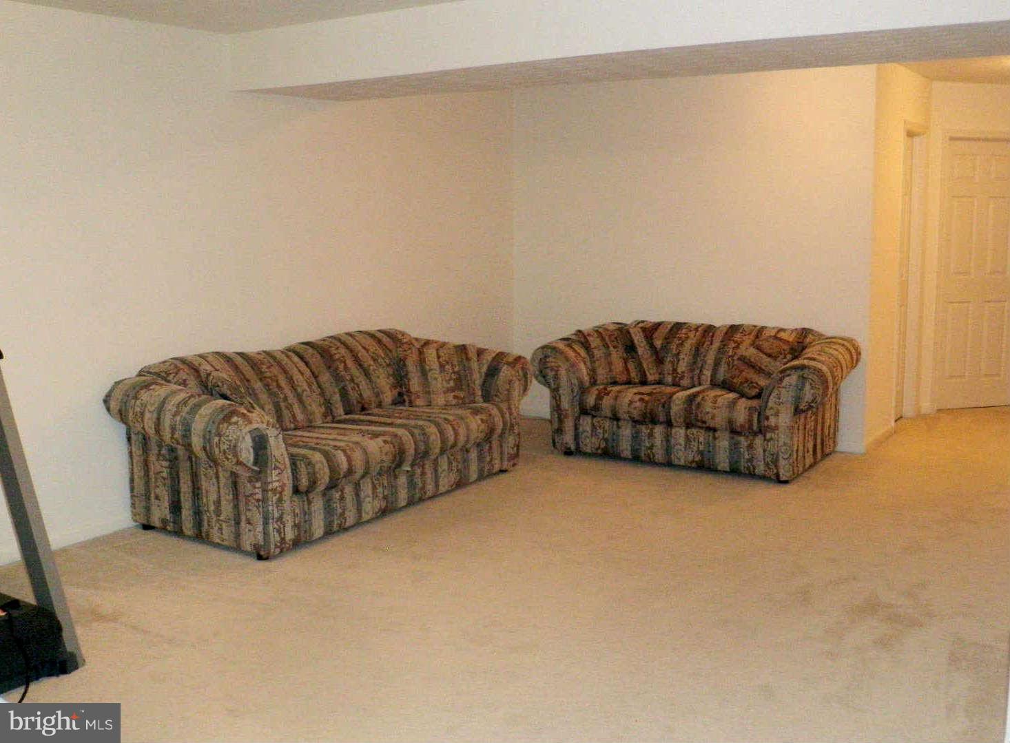 8231 Ramseur Place Manassas, VA 20109 - Photo 17 of 19 Family Room