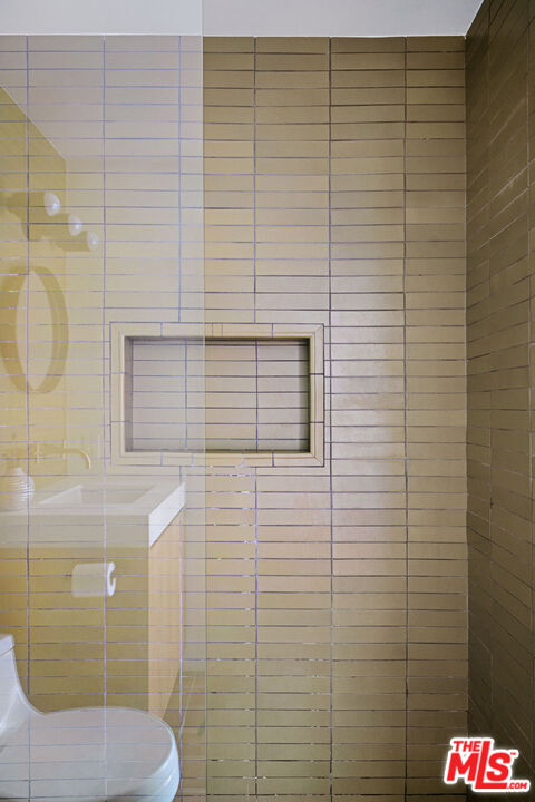25761 Vista Verde Drive Calabasas, CA 91302 - Photo 18 of 22 a bathroom with a shower