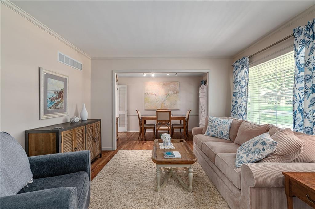9416 Wenonga Road Leawood, KS 66206 - Photo 8 of 54
