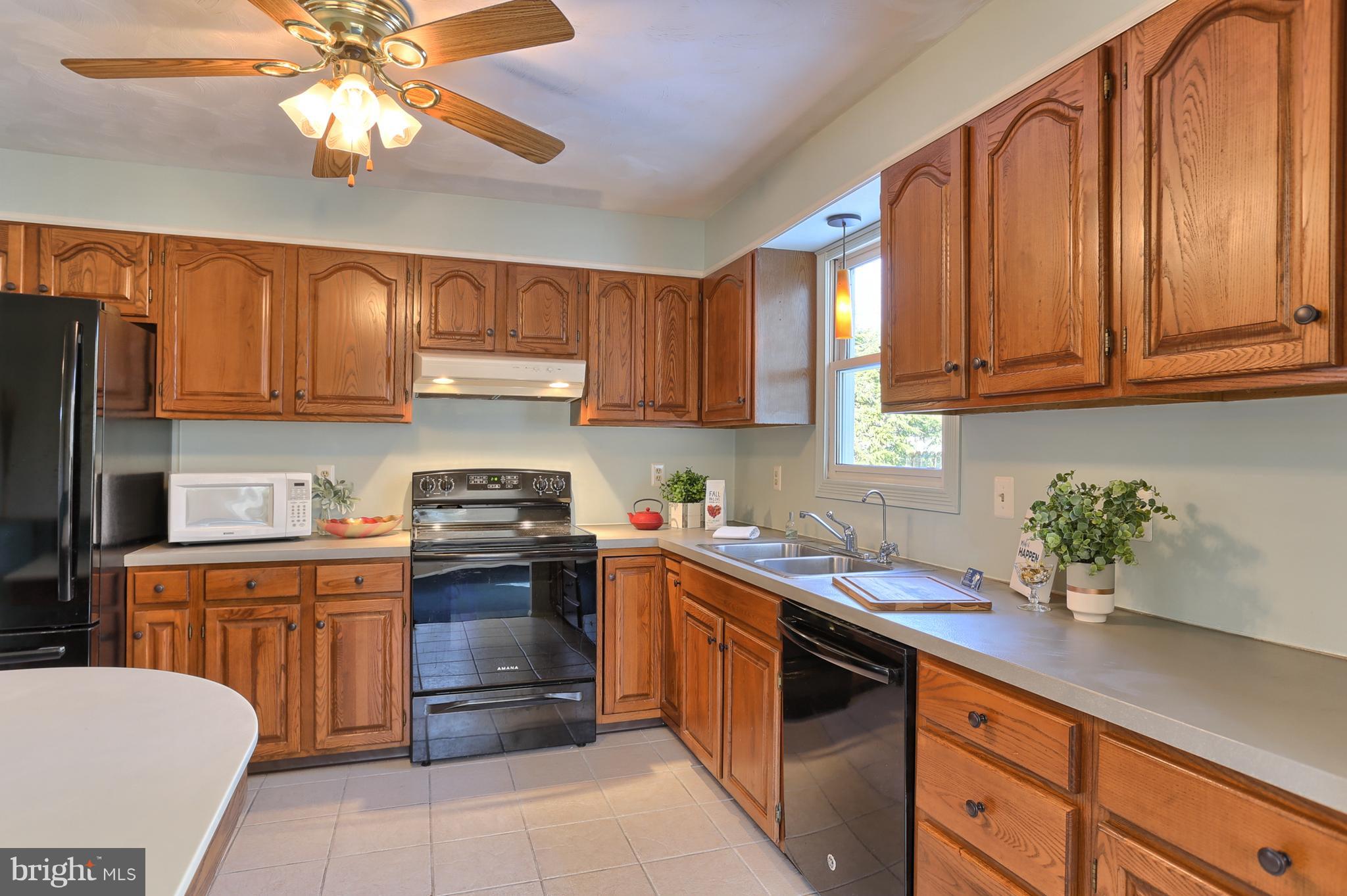 391 Oaklyn Road Lebanon, PA 17042 - Photo 3 of 56 Gallery Image 3
