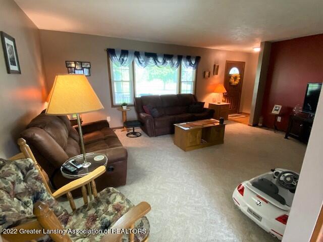 6646 North Welling Road St. Johns, MI 48879 - Photo 9 of 68 Living room 2