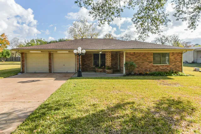 $425,000 | 12615 Britt Road, Pearland, TX 77581