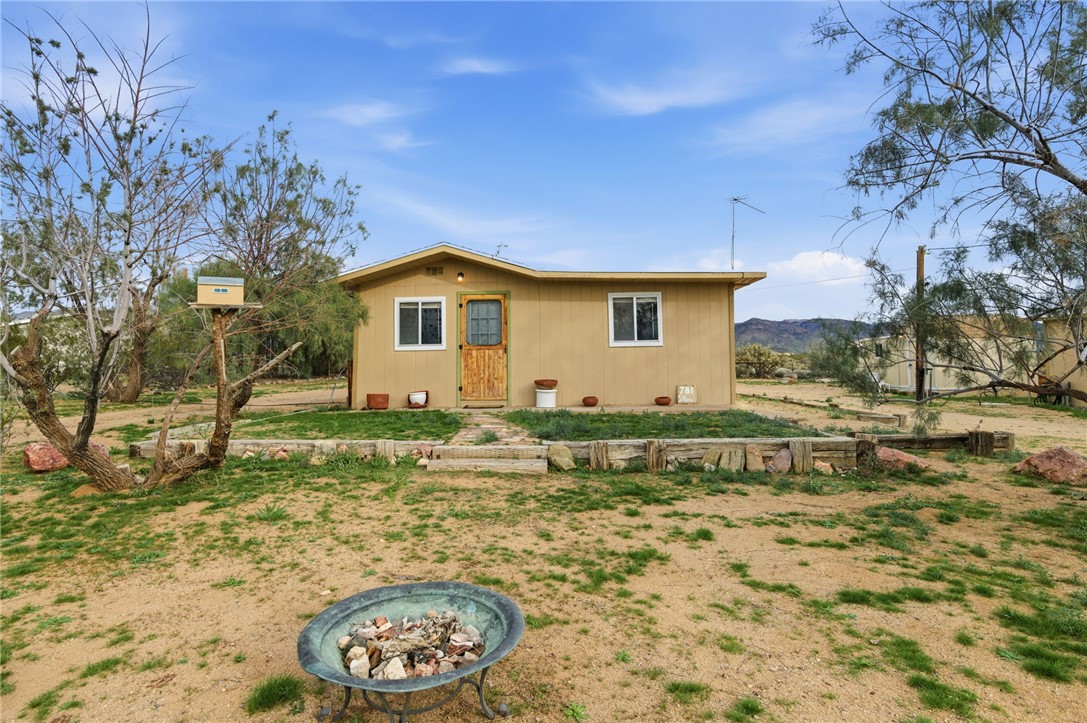781 South Hano Road Golden Valley, AZ 86413 - Photo 1 of 25 Front of Structure