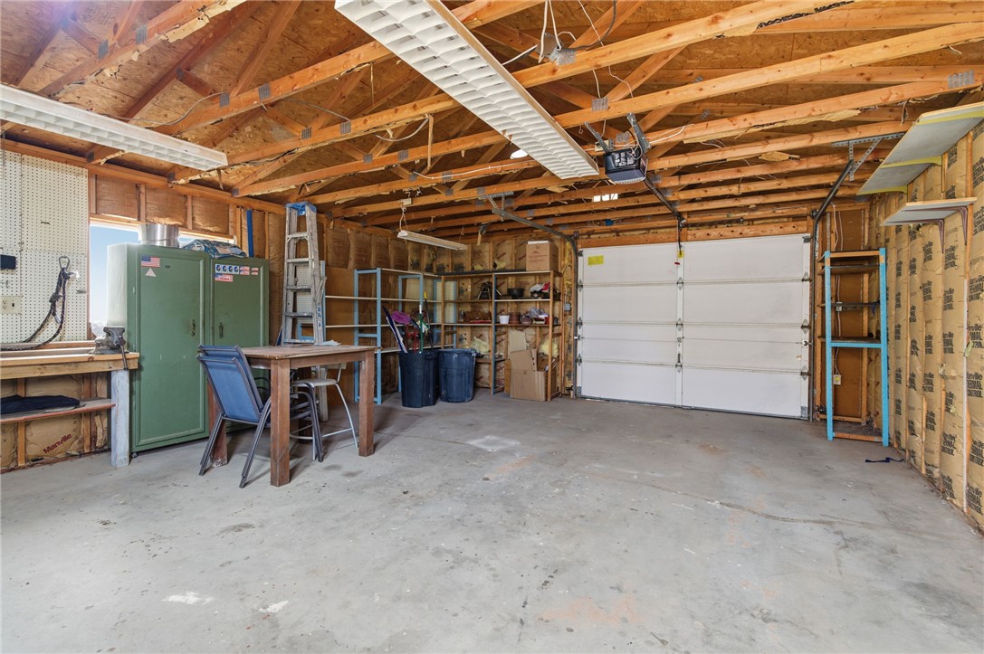 781 South Hano Road Golden Valley, AZ 86413 - Photo 23 of 25 Garage
