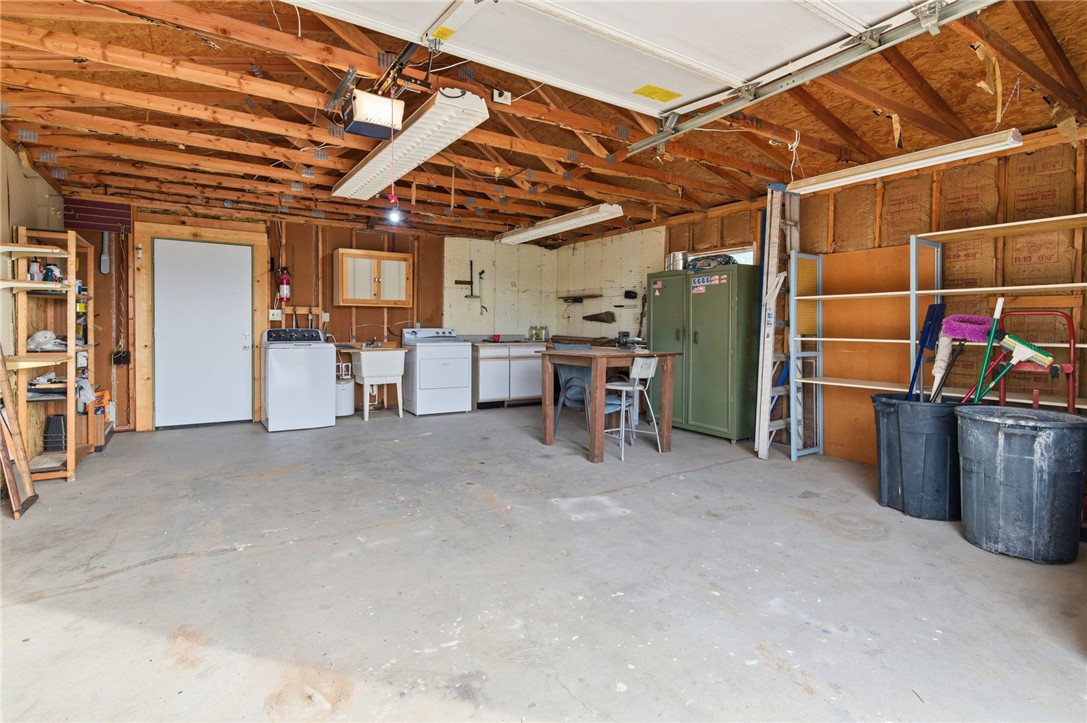 781 South Hano Road Golden Valley, AZ 86413 - Photo 24 of 25 Garage