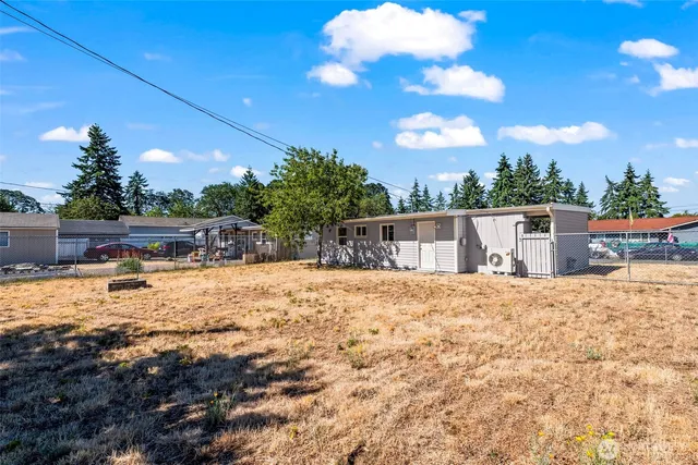 a house view with a outdoor space
