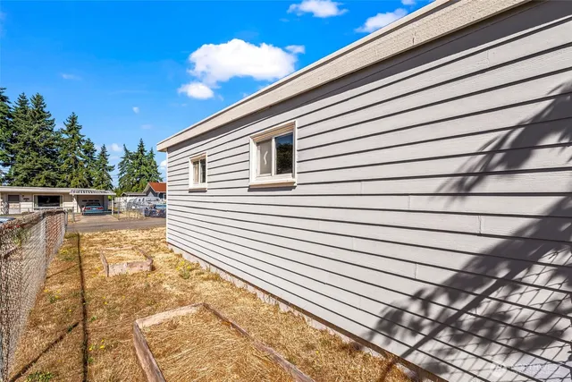 a sign that is on the side of a wall