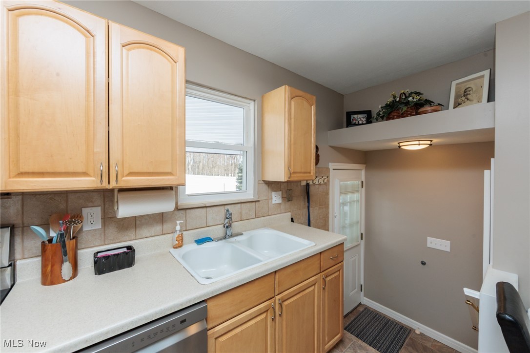 7702 West Pleasant Valley Road Parma, OH 44129 - Photo 9 of 50 Gallery Image 9