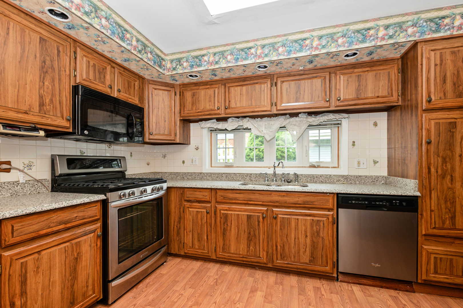 2404 Heather Road Flossmoor, IL 60422 - Photo 11 of 25 Gallery Image 11