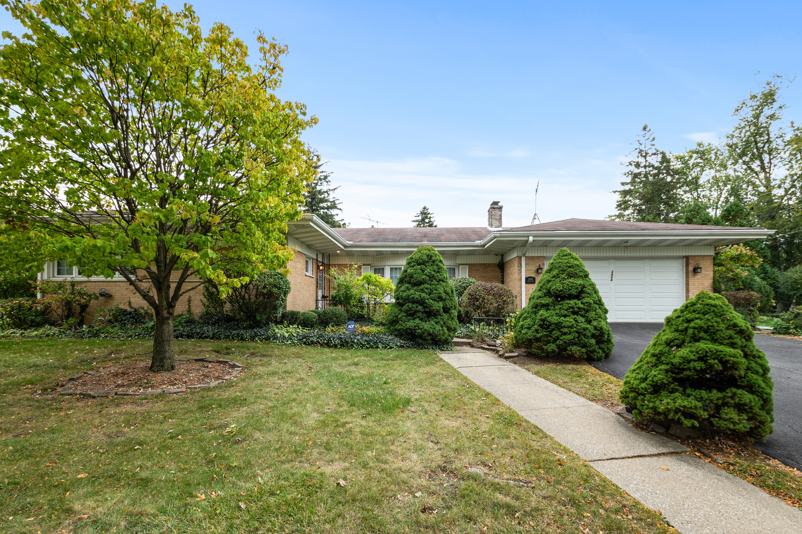 2404 Heather Road Flossmoor, IL 60422 - Photo 3 of 25 Gallery Image 3