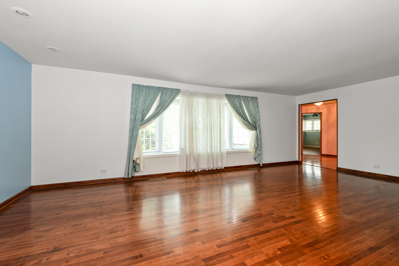 2404 Heather Road Flossmoor, IL 60422 - Photo 5 of 25 Gallery Image 5