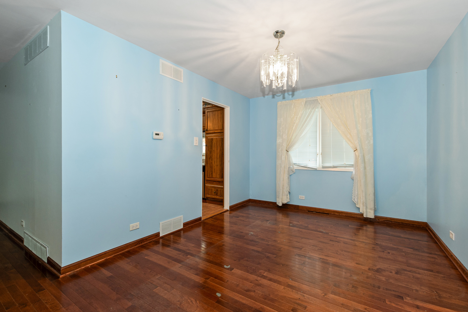 2404 Heather Road Flossmoor, IL 60422 - Photo 7 of 25 Gallery Image 7