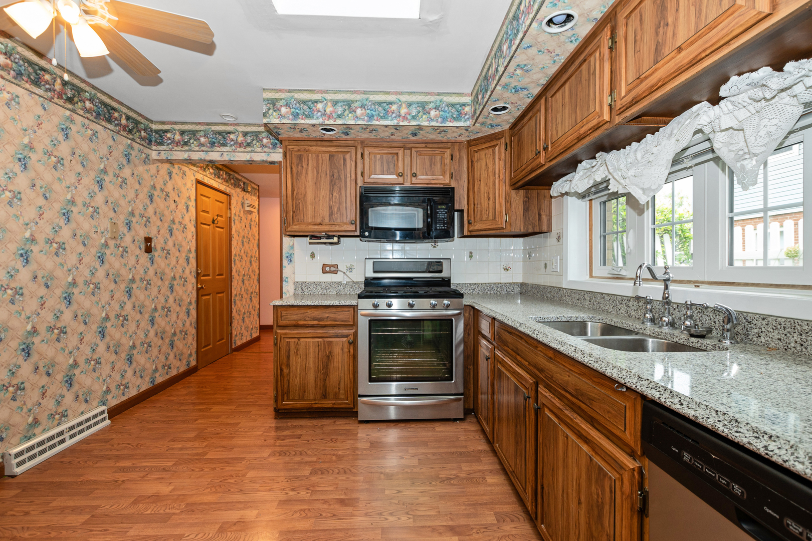 2404 Heather Road Flossmoor, IL 60422 - Photo 10 of 25 Gallery Image 10
