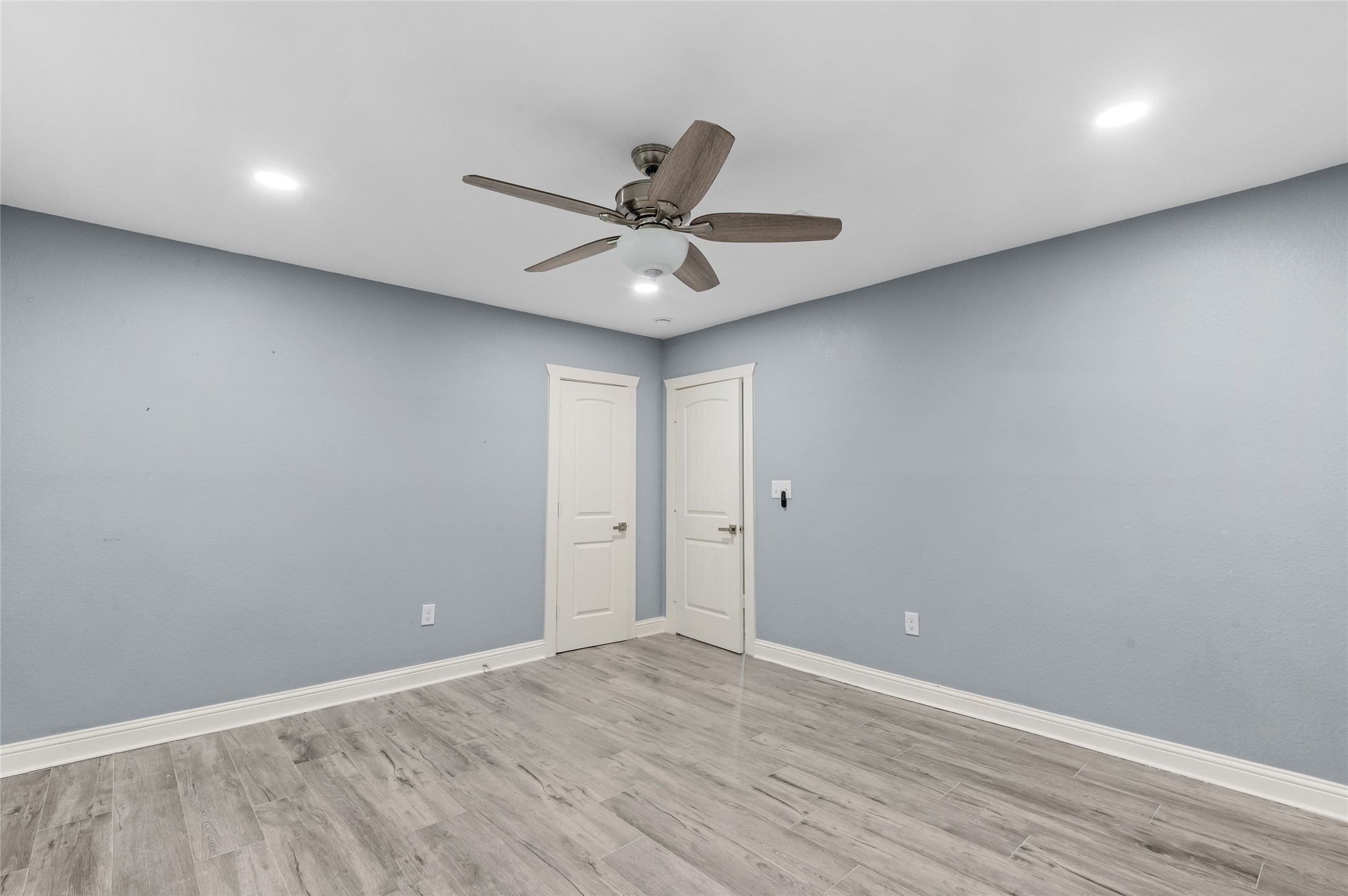3853 Rosedale Street Houston, TX 77004 - Photo 26 of 50 Primary Bedroom - 2nd closet next to entry